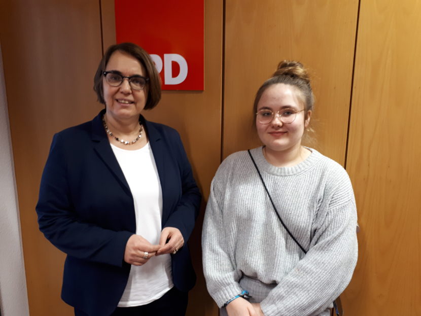 Praktikantin Vanessa Meurer Anja Butschkau Praktikum Landtag