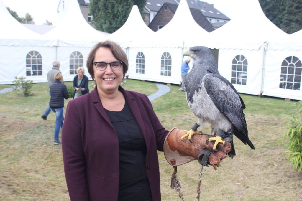 Anja Butschkau mit Adler